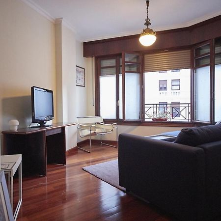 Apartamento NANA in Bilbao, parking en el edificio Exterior foto