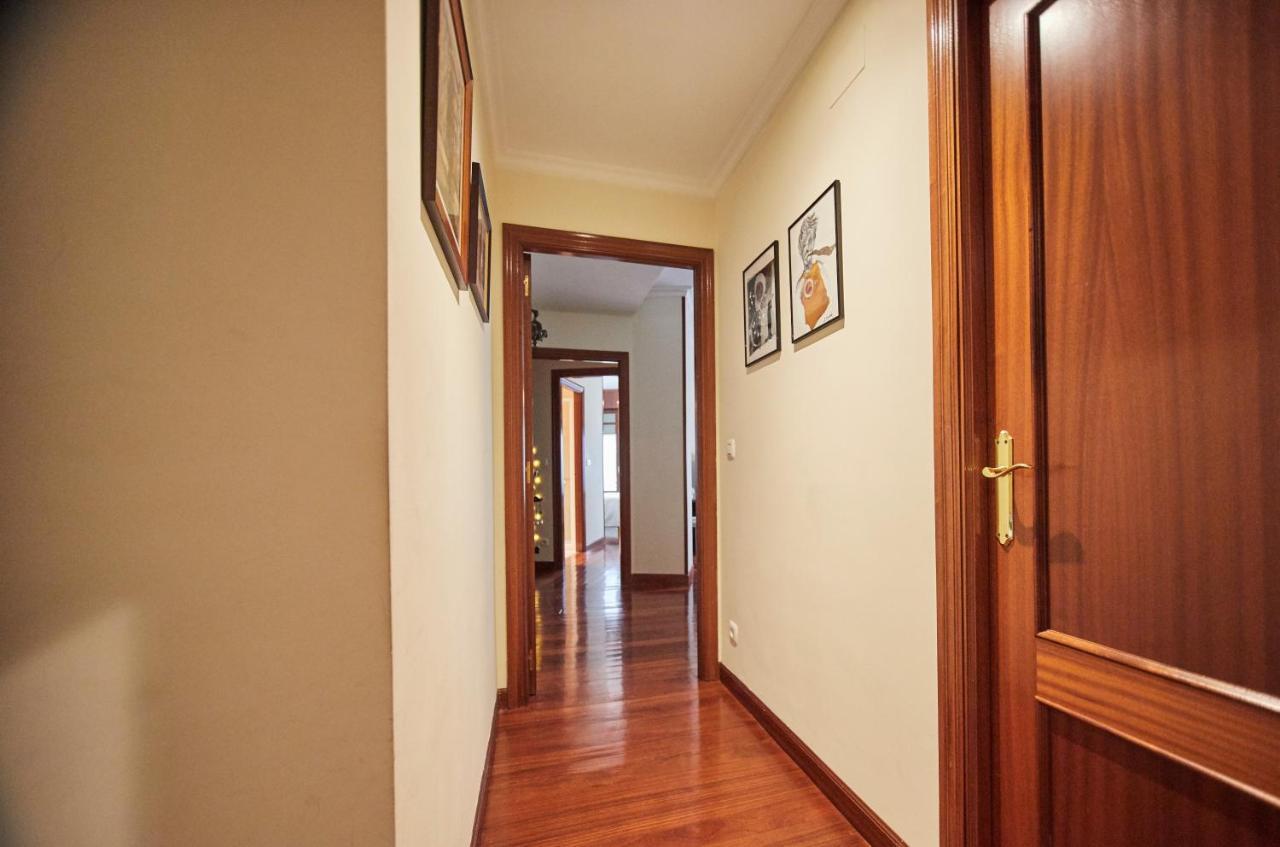 Apartamento NANA in Bilbao, parking en el edificio Exterior foto