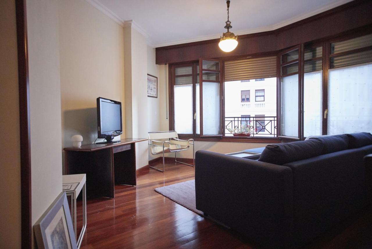 Apartamento NANA in Bilbao, parking en el edificio Exterior foto