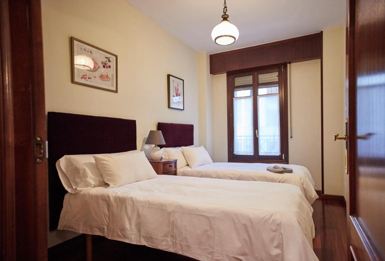 Apartamento NANA in Bilbao, parking en el edificio Exterior foto