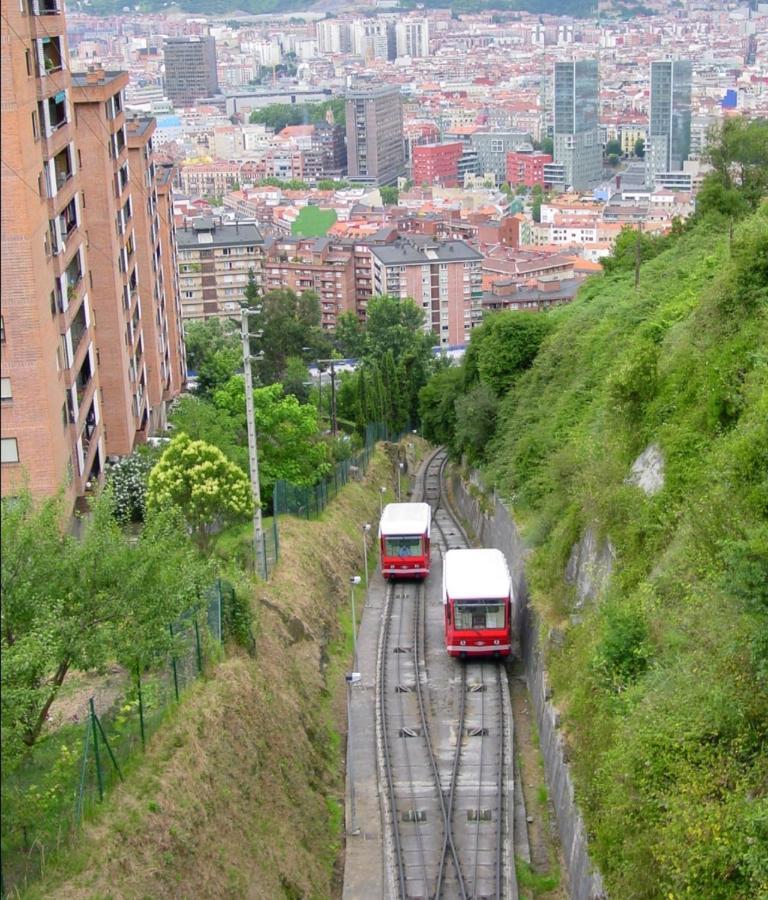 Apartamento NANA in Bilbao, parking en el edificio Exterior foto