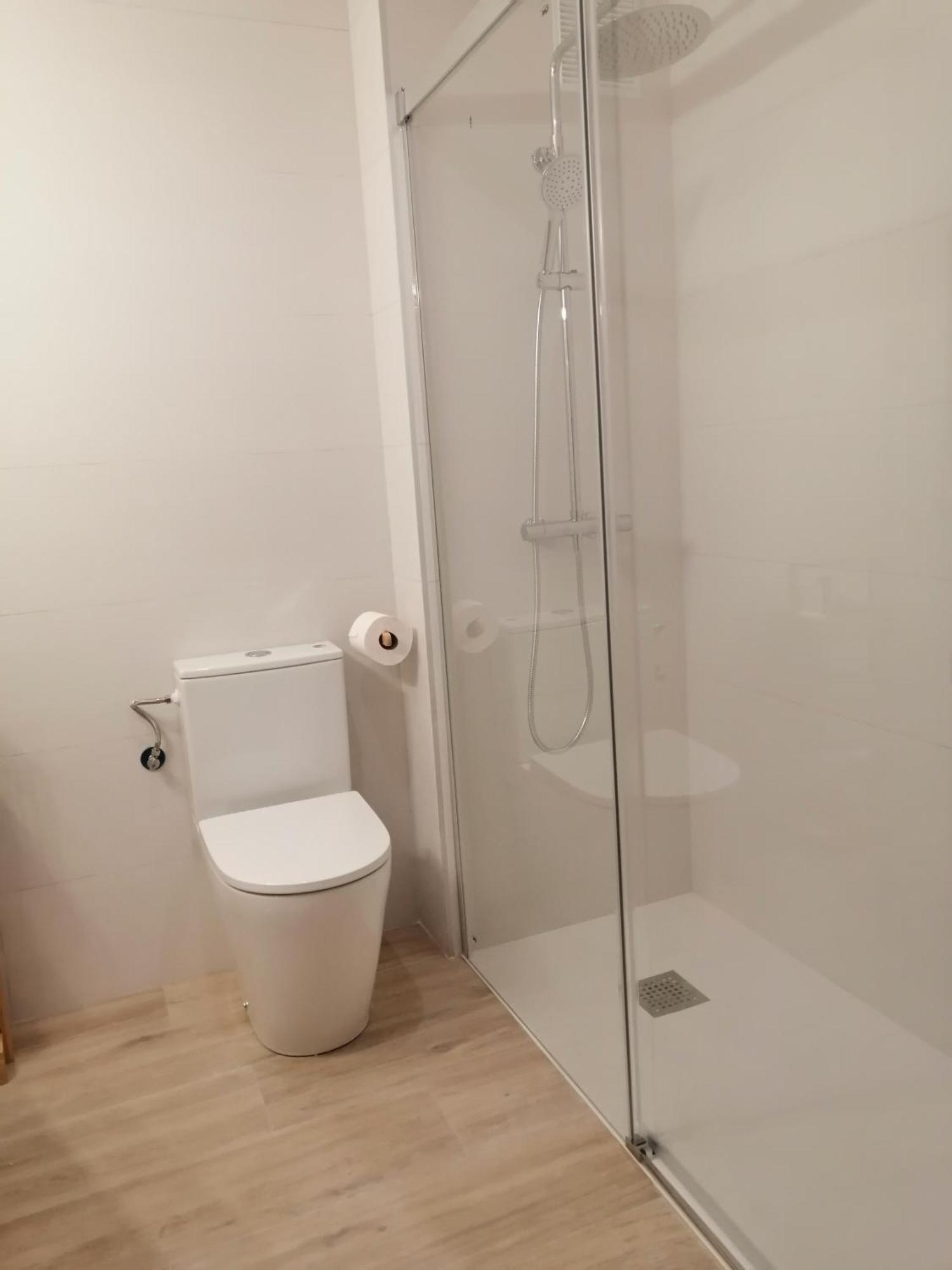 Apartamento NANA in Bilbao, parking en el edificio Exterior foto