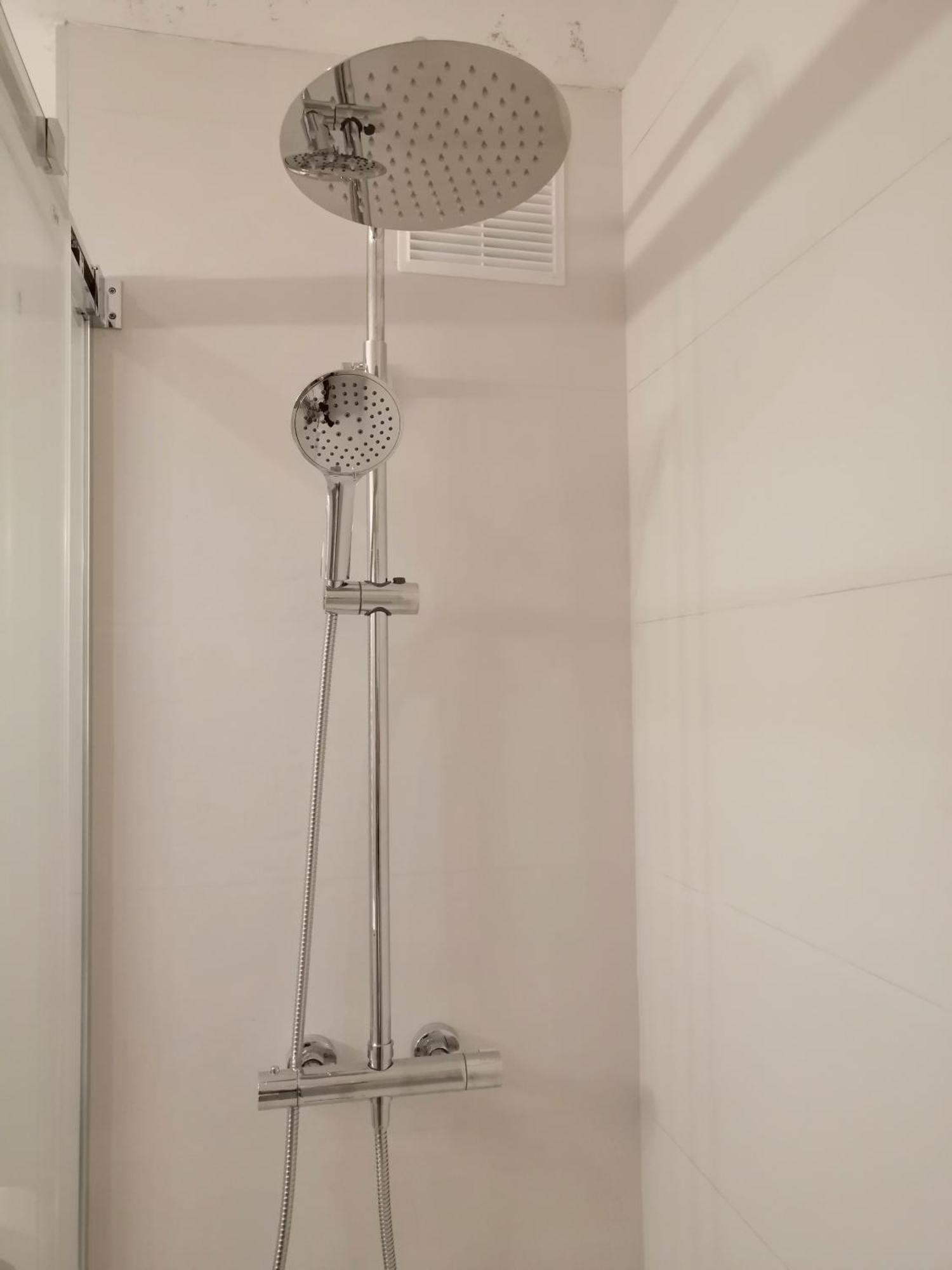 Apartamento NANA in Bilbao, parking en el edificio Exterior foto