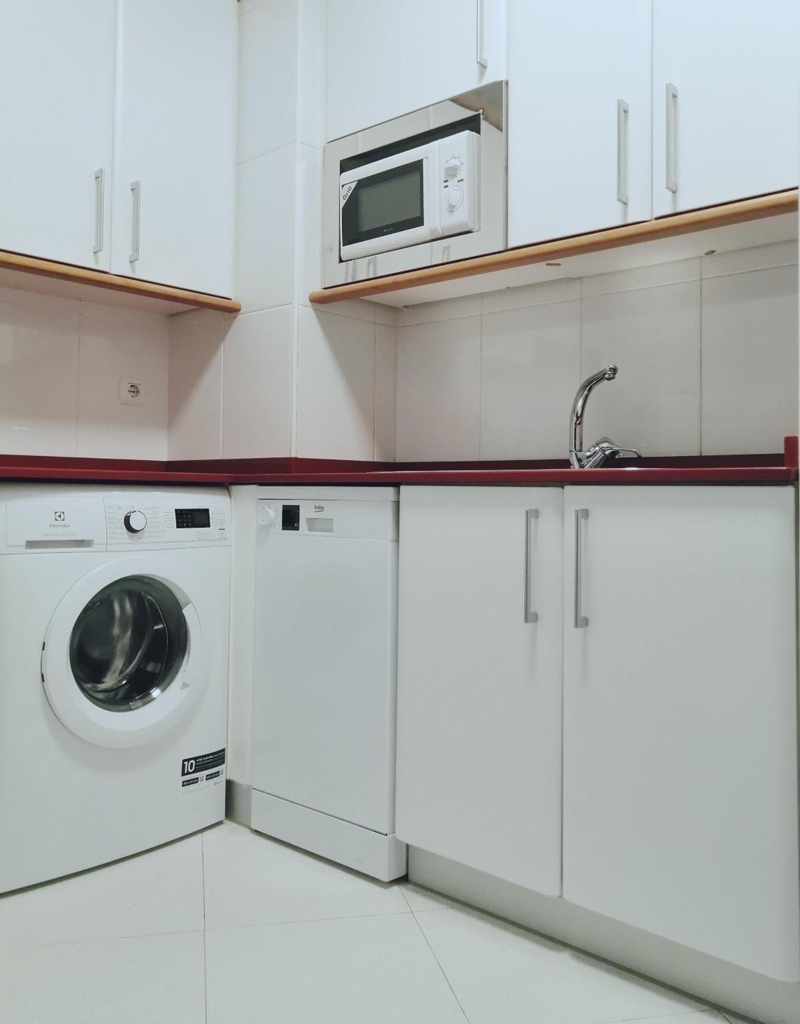 Apartamento NANA in Bilbao, parking en el edificio Exterior foto